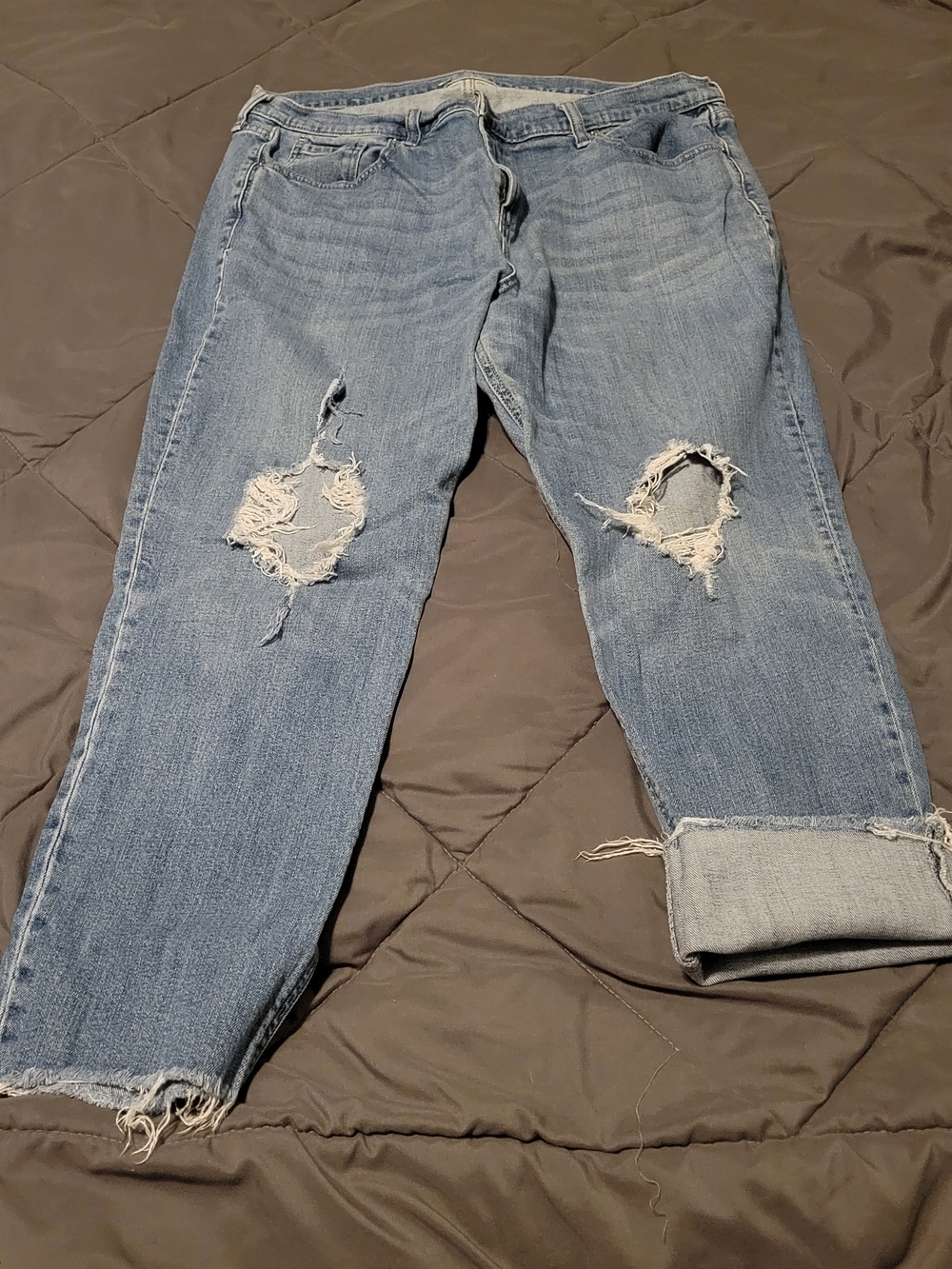 Old Navy Light Blue Distressed Denim Capris